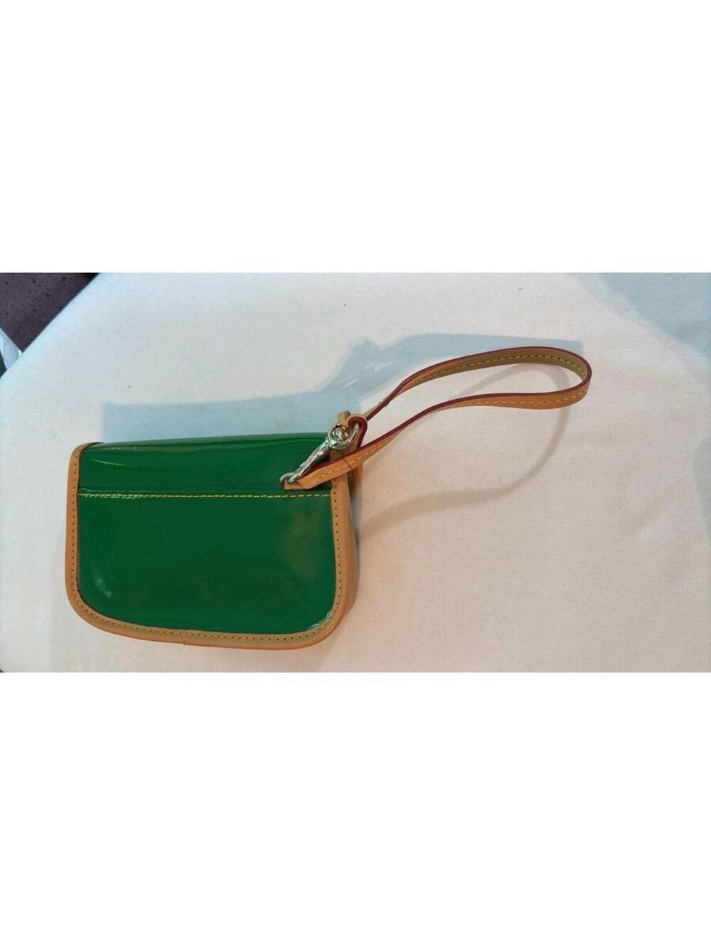 Dooney And Bourke Wristlet Glossy Green  Patent Leather New Never Used - Picture 2 of 5